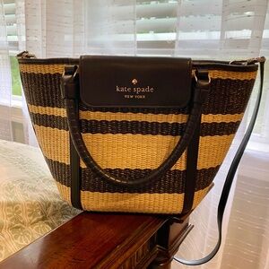 100% Authentic Kate Spade K7329 Straw medium tote Black and gold hardware